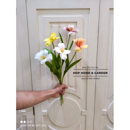 Cành hoa tulip cánh nở (hoa lụa cao cấp)